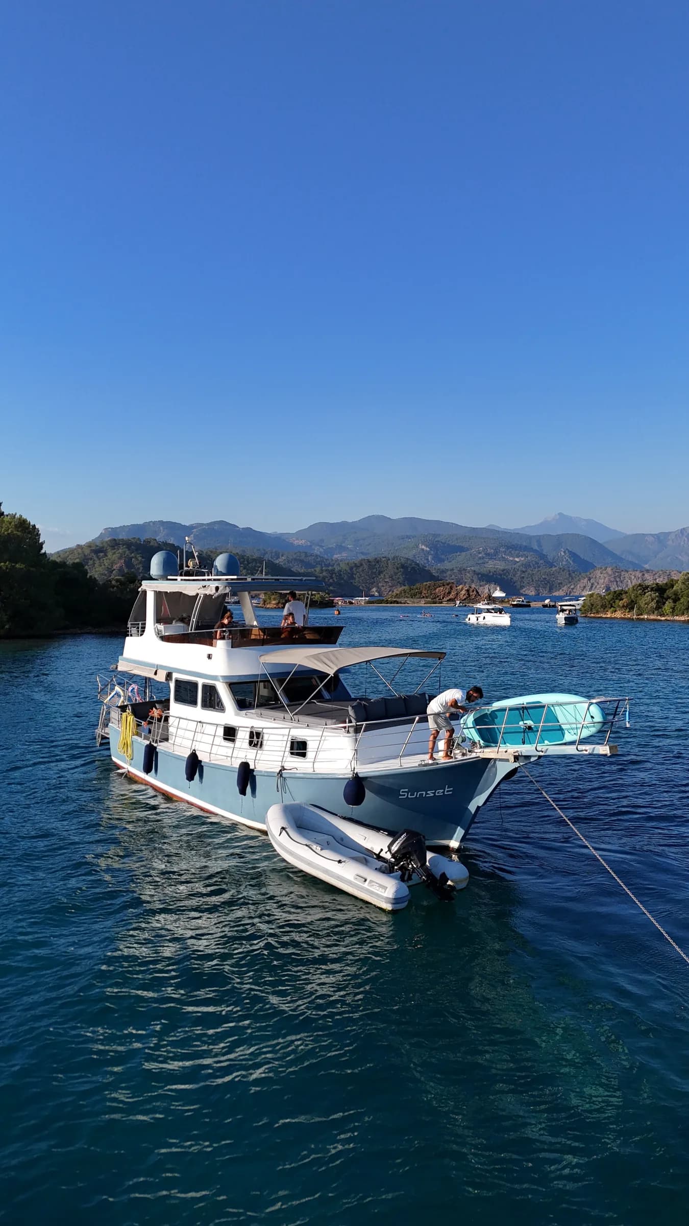 Göcek koyunda demirli Sunset